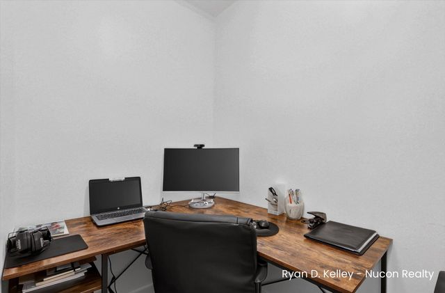 11544 Sessions Woods Drive W, Grand Rapids, MI 49534