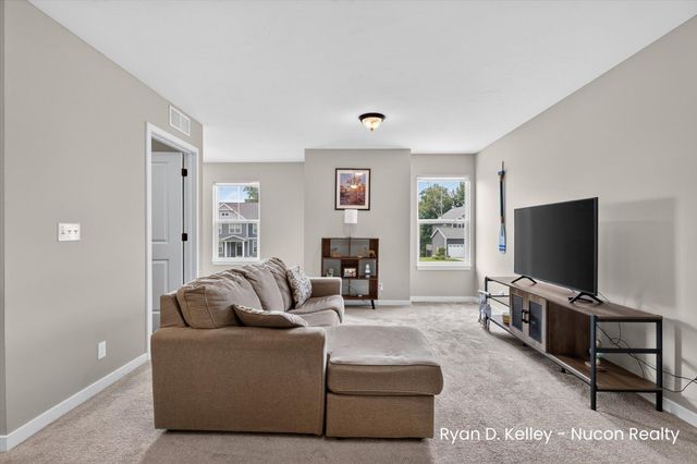 11544 Sessions Woods Drive W, Grand Rapids, MI 49534
