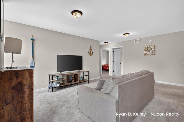 11544 Sessions Woods Drive W, Grand Rapids, MI 49534