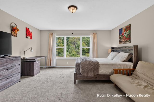 11544 Sessions Woods Drive W, Grand Rapids, MI 49534