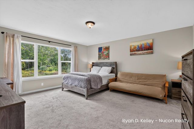 11544 Sessions Woods Drive W, Grand Rapids, MI 49534