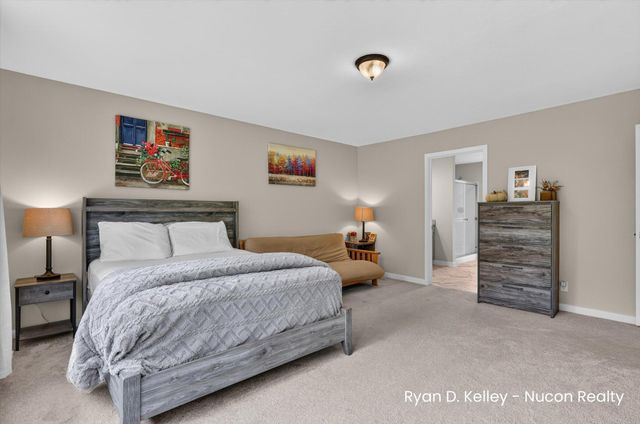 11544 Sessions Woods Drive W, Grand Rapids, MI 49534
