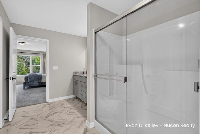 11544 Sessions Woods Drive W, Grand Rapids, MI 49534