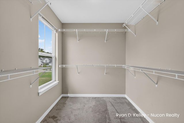 11544 Sessions Woods Drive W, Grand Rapids, MI 49534