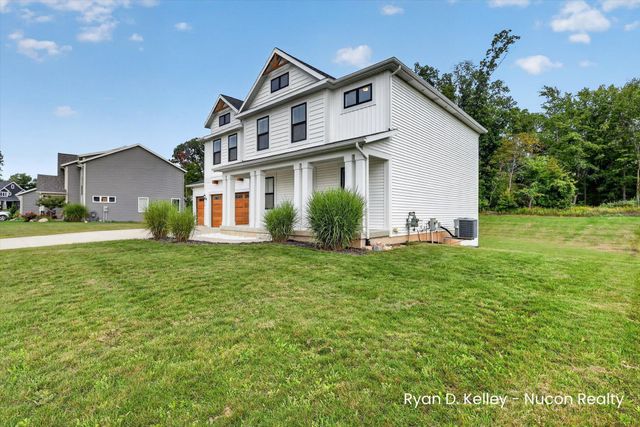 11544 Sessions Woods Drive W, Grand Rapids, MI 49534