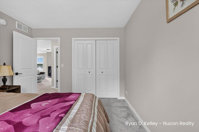 11544 Sessions Woods Drive W, Grand Rapids, MI 49534