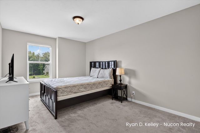 11544 Sessions Woods Drive W, Grand Rapids, MI 49534