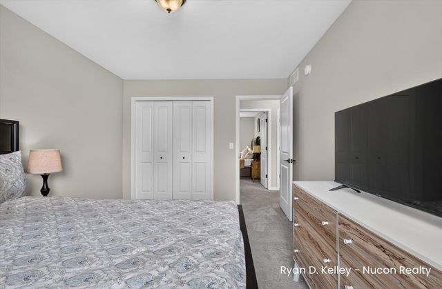 11544 Sessions Woods Drive W, Grand Rapids, MI 49534