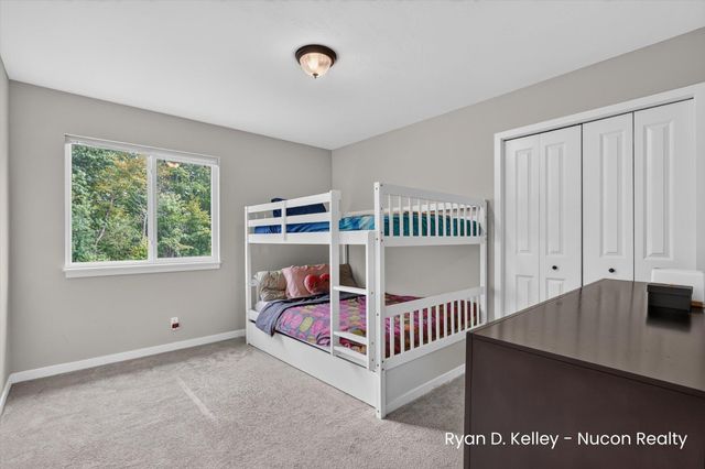 11544 Sessions Woods Drive W, Grand Rapids, MI 49534