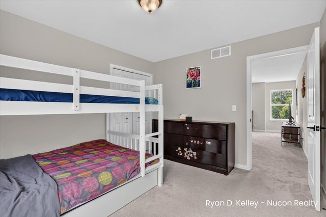 11544 Sessions Woods Drive W, Grand Rapids, MI 49534