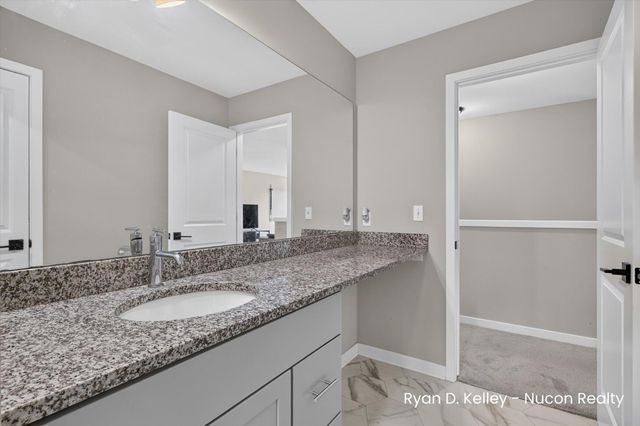 11544 Sessions Woods Drive W, Grand Rapids, MI 49534