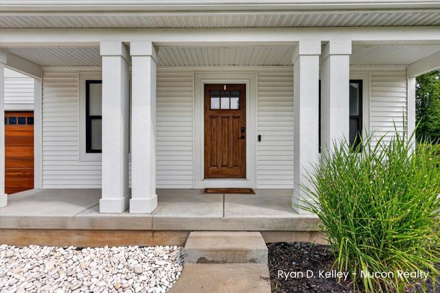 11544 Sessions Woods Drive W, Grand Rapids, MI 49534