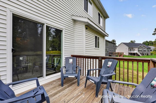 11544 Sessions Woods Drive W, Grand Rapids, MI 49534