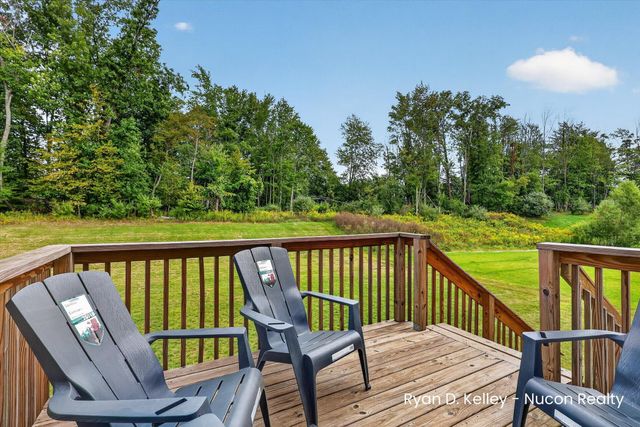 11544 Sessions Woods Drive W, Grand Rapids, MI 49534