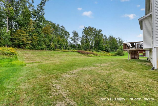11544 Sessions Woods Drive W, Grand Rapids, MI 49534