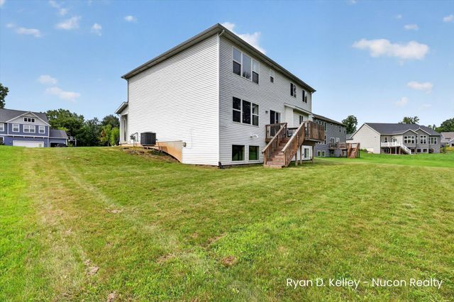 11544 Sessions Woods Drive W, Grand Rapids, MI 49534