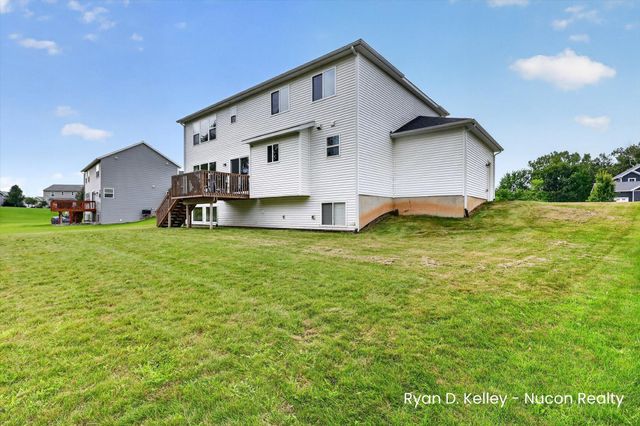 11544 Sessions Woods Drive W, Grand Rapids, MI 49534