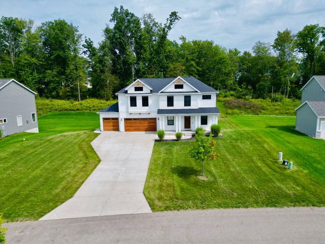 11544 Sessions Woods Drive W, Grand Rapids, MI 49534