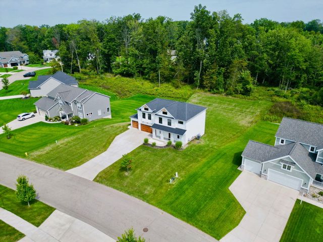 11544 Sessions Woods Drive W, Grand Rapids, MI 49534