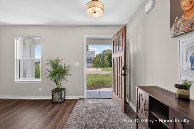 11544 Sessions Woods Drive W, Grand Rapids, MI 49534