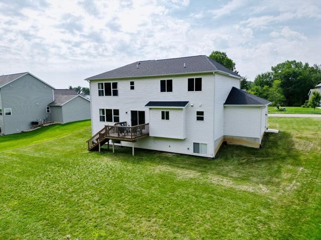 11544 Sessions Woods Drive W, Grand Rapids, MI 49534