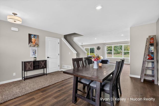 11544 Sessions Woods Drive W, Grand Rapids, MI 49534