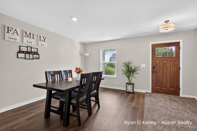11544 Sessions Woods Drive W, Grand Rapids, MI 49534