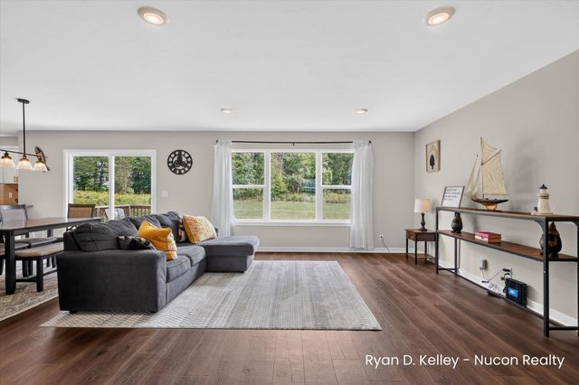 11544 Sessions Woods Drive W, Grand Rapids, MI 49534