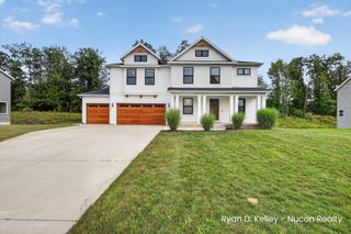 11544 Sessions Woods Drive W, Grand Rapids, MI 49534