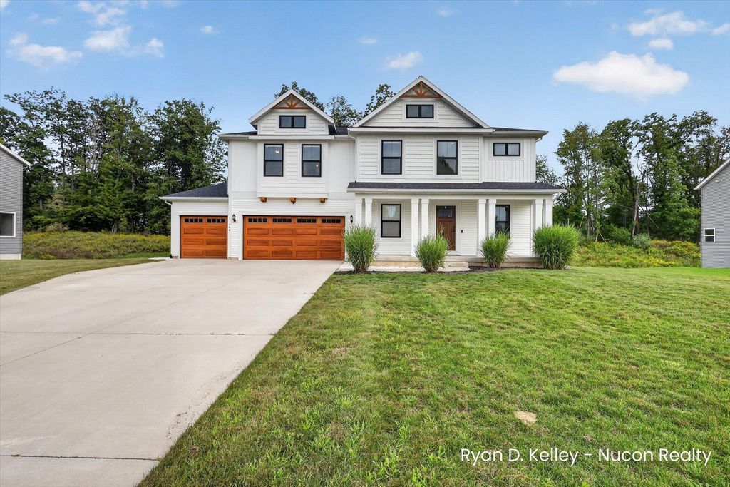 11544 Sessions Woods Drive W, Grand Rapids, MI 49534