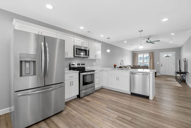 107 Seattle Slew Ct, Hopkinsville, KY 42240