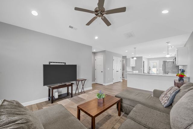 107 Seattle Slew Ct, Hopkinsville, KY 42240