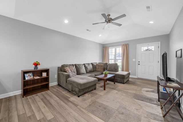 107 Seattle Slew Ct, Hopkinsville, KY 42240