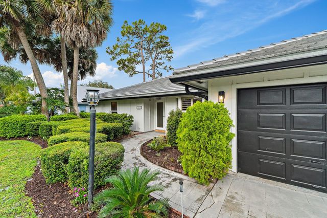 18169 Lake Bend Drive, Jupiter, FL 33458