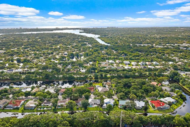 18169 Lake Bend Drive, Jupiter, FL 33458