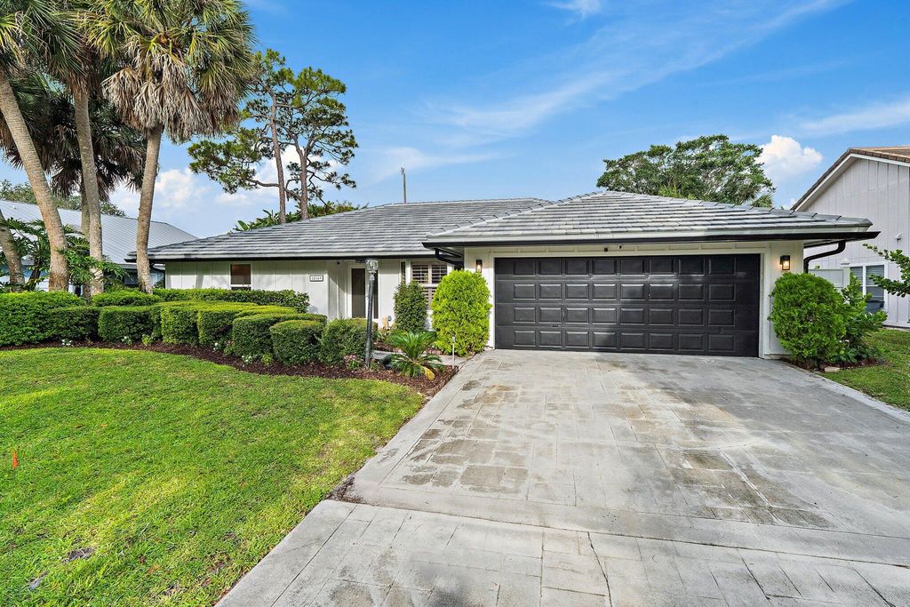 18169 Lake Bend Drive, Jupiter, FL 33458