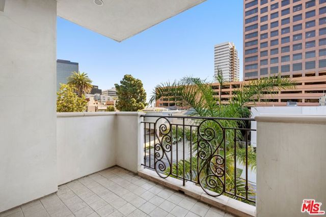 11749 Goshen Avenue 301, Los Angeles, CA 90049