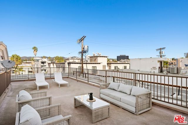 11749 Goshen Avenue 301, Los Angeles, CA 90049