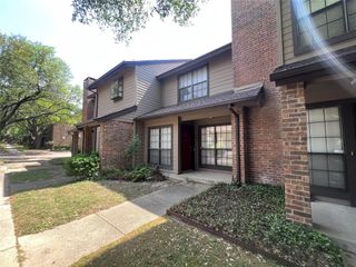 9910 Royal Lane 403, Dallas, TX 75231
