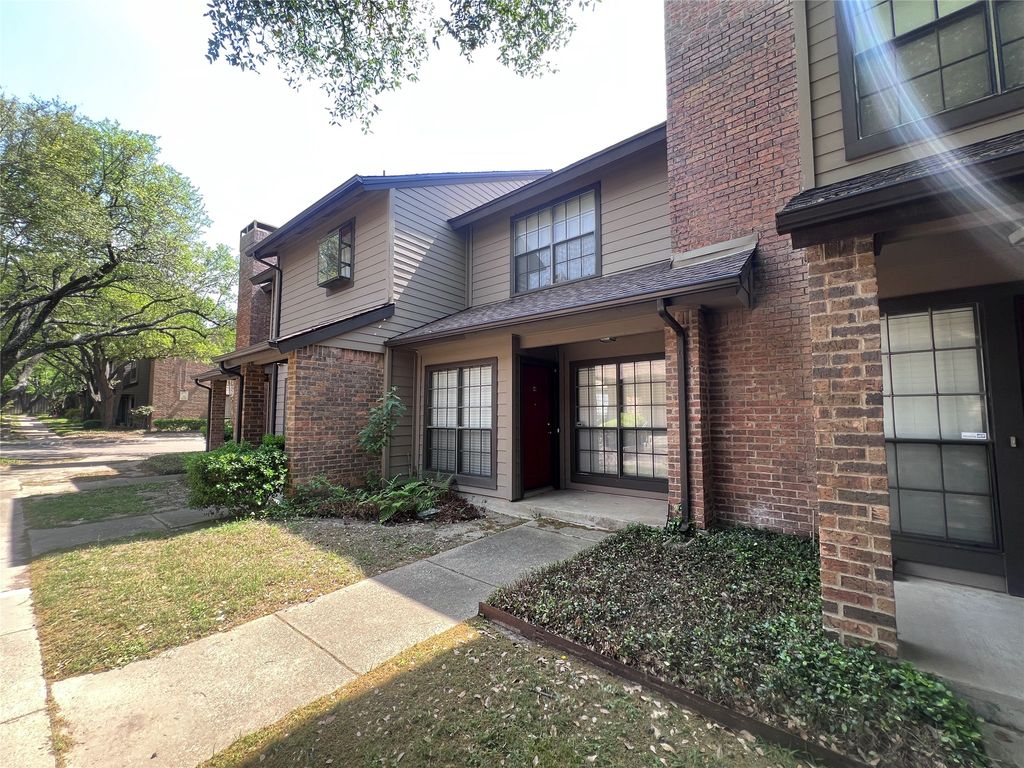 9910 Royal Lane 403, Dallas, TX 75231