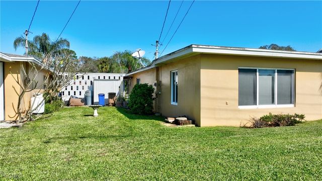 2212 E 6th ST, Lehigh Acres, FL 33936