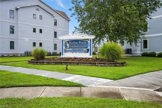 2 Harbor Watch Dr Unit 718, Chesapeake, VA 23320