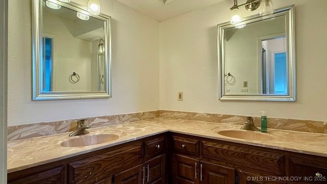 8505 E 92nd Street, Tulsa, OK 74133