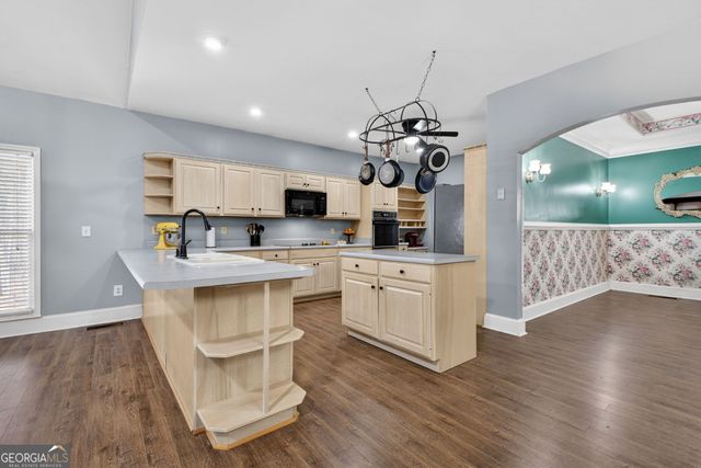 280 Waters Edge Lane, Newnan, GA 30263