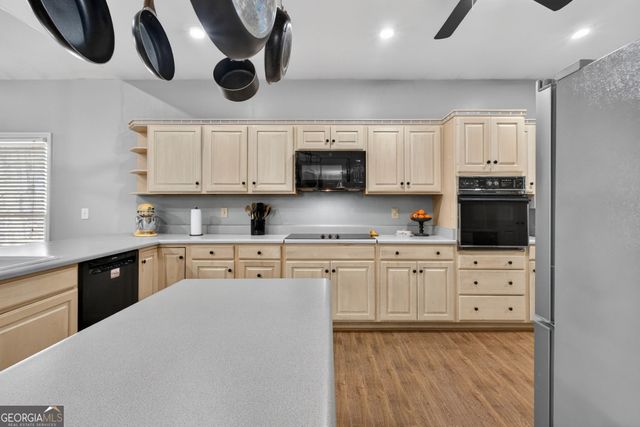 280 Waters Edge Lane, Newnan, GA 30263