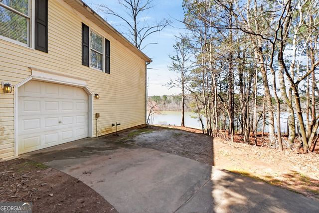 280 Waters Edge Lane, Newnan, GA 30263
