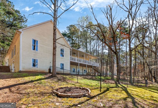 280 Waters Edge Lane, Newnan, GA 30263