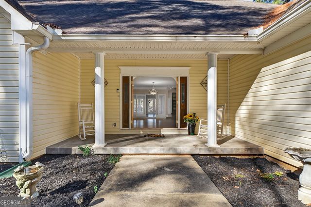 280 Waters Edge Lane, Newnan, GA 30263