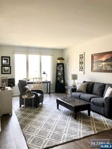 570 Glasmere Road, Mahwah, NJ 07430