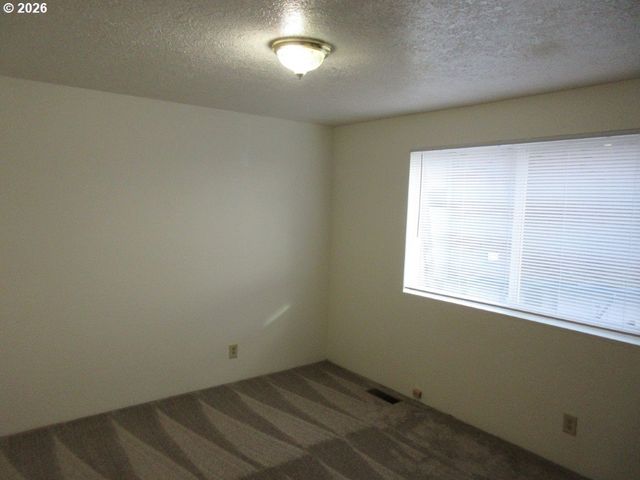 174 Nw STONEWAY Dr, Salem, OR 97304